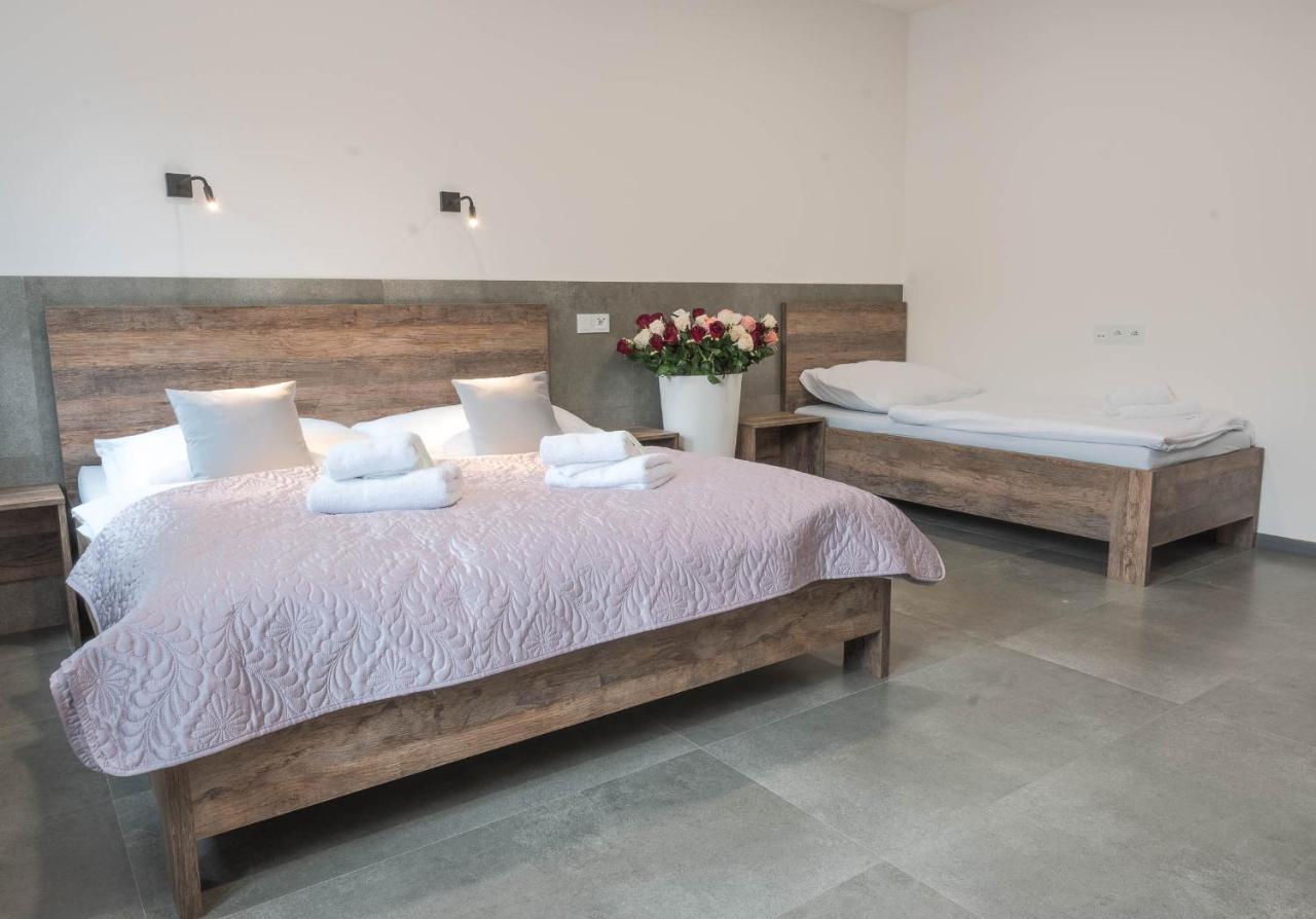 Veltlin Bed & Wine Hotel Valtice Buitenkant foto